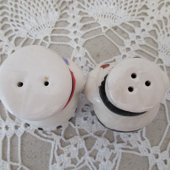 Chef Ceramic salt & Pepper shakers - Picture 3 of 5